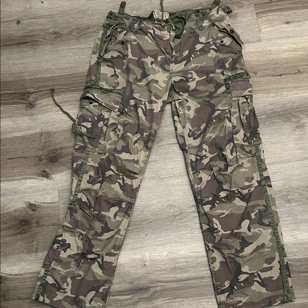 Abercrombie & Fitch Women's Camouflage Cargo Pants